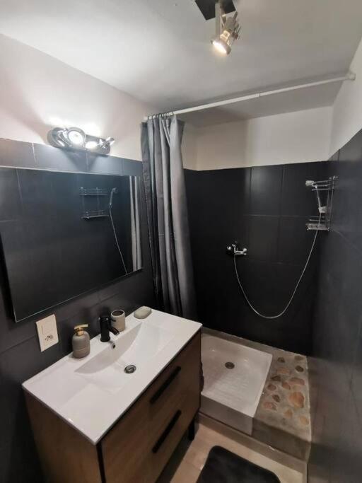 Charmant Appartement Au Calme Saint-Georges-de-Luzençon Zewnętrze zdjęcie